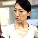 パイパンでガリガリ細身の五十路熟女が大絶叫でイキまくり
