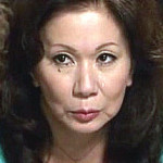 パイパン豊満熟女が潮吹き大絶叫でイキ狂う！岩崎千鶴