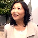 一人暮らしの息子を心配して上京した五十路熟女が膣奥まで激しく突かれアヘ顔絶叫！金子みすず