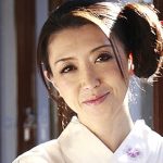 【写真集】神楽坂で小料理屋を営む五十路女将が30歳年下のペニスで貫かれ絶頂！賀来恵美子