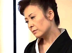 今日もいっぱい可愛がってあげるわ〜五十路未亡人が若い男を漁りまくる！黒崎ヒトミ