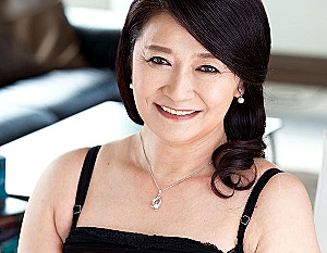 ボディスーツの矯正下着姿でアヘ顔大絶叫する爆乳の還暦熟女！北森麻子
