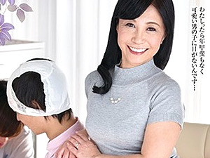 息子の家庭教師と浮気する五十路母！金切り声をあげオーガズム！戸澤佳子