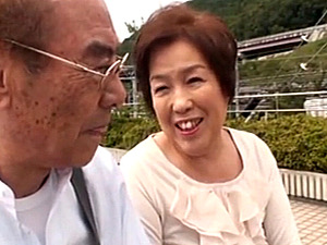 七十路夫婦が温泉旅行で久しぶりに笑顔で熟年交尾！石川三ツ江