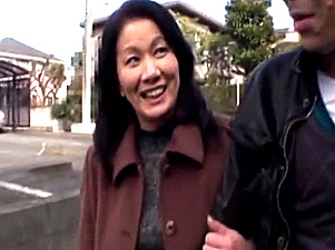 「今日いっぱいして〜」若いセフレを自宅に連れ込みリードするドスケベ五十路熟女！岩崎千鶴