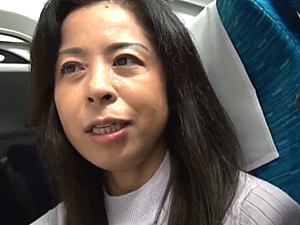 「こんなに自然に入ると思わなかった」不倫温泉旅行で15年ぶりのセックスをする人妻！