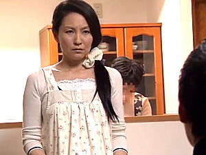 婚期を逃した年増な姉貴が弟と近親相姦エッチでザーメンごっくん！立花美里･伊藤まい