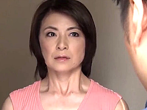 娘の若い彼氏を寝取って浮気しまくる五十路熟女！浦野美月