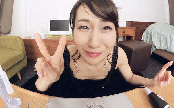 【VR】小顔スレンダーの五十路美熟女のライブチャット生配信！麻生まり