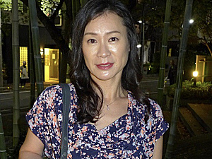五十路美熟女が同窓会で再会した恩師と浮気エッチ！星野友里江