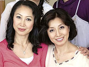 エロケバい熟女が合コンで全裸になって即エッチ！三枝景子･木下藍子