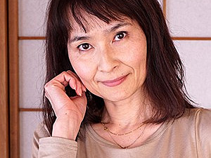 ウブでドMの細身美熟女が激しいSEXで潮吹かされ泣かされまくる！神山志穂