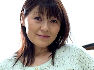 ピンク乳首でパイパンのぶりっ子五十路熟女が中出しH！福浦那緒美