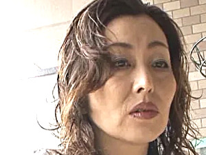 元ヤン風でソバージュヘアーのエロケバい五十路熟女が自宅で浮気SEX！保坂友利子