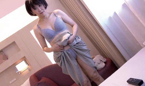 経験浅く未開発の体をハメ撮りに差し出す五十路美熟女！青山深雪1