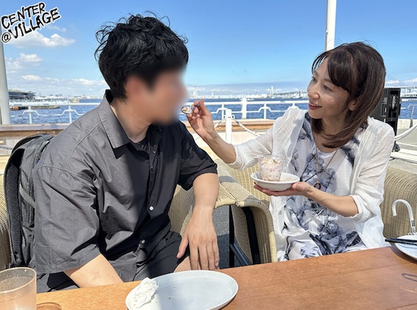 清楚で透明感のある真面目そうな奥様がまさかの若者3人と強烈4Pで何度も腰砕け！三枝木玲実1