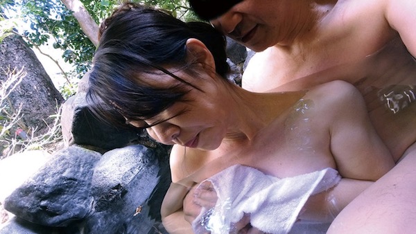 ガリガリ細身で黒乳首の神経質な五十路美熟女が浮気温泉旅行へ！永瀬昭子1