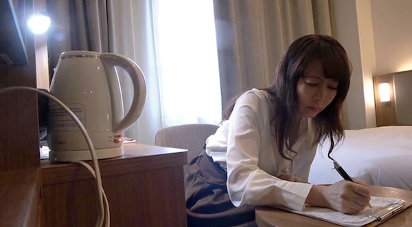 大人のオモチャなんてはしたない物を使うのも敬遠しそうな上品な五十路美熟女がハメ撮り浮気エッチ！吉永留美子1