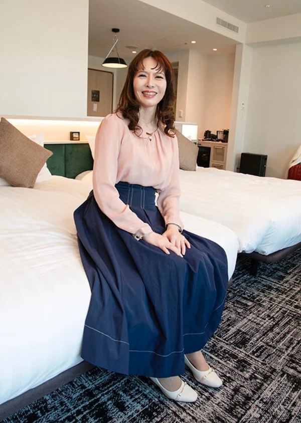 長身で上品な五十路美熟女がハメ撮りでアナル舐めもするドスケベエロばばあ!吉永留美子1