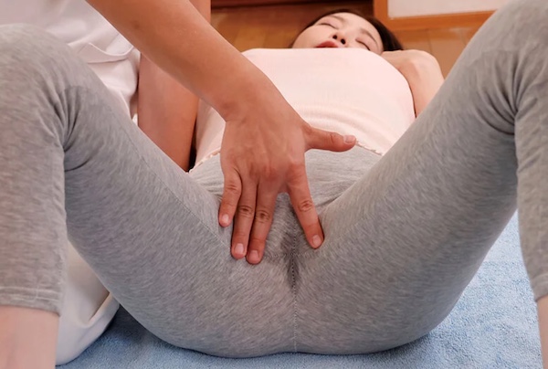 ちょい整形美人顔の五十路熟女が若い指圧師と濃厚なベロキスSEX!愛田るか2