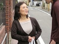 住宅街でナンパされたポッチャリ還暦熟女が中出しカーセックス！奈良橋ちえ他