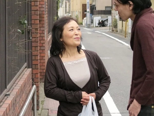 3住宅街でナンパされたポッチャリ還暦熟女が中出しカーセックス！奈良橋ちえ他