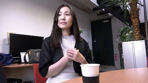 真面目で美人の五十路専業主婦がハメ撮りSEXで寝取られ絶頂！美ノ辺さやか8