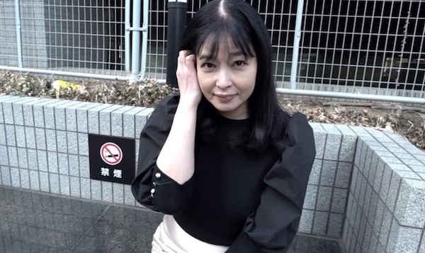 出っ歯な口元がエロい童顔な五十路熟がかわいいアニメ声でマジイキ！鈴河めぐみ1