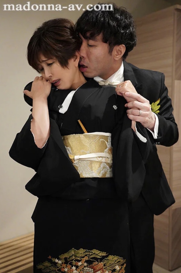 長身ショートカットの五十路義母が娘の結婚式で娘婿に抱かれまくり快楽落ち！桐岡さつき1