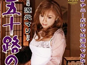 茶髪で日焼けしたポッチャリボディで若作りした五十路熟女が若いチンポに泣かされまくり中出しSEX！源元マリ