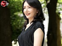 小顔で細身の美形五十路熟女が初撮りで中出しされて瞳キラキラ！田崎このえ